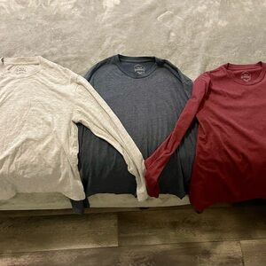 Set of 3 True Classic Longsleeve Shirts. M